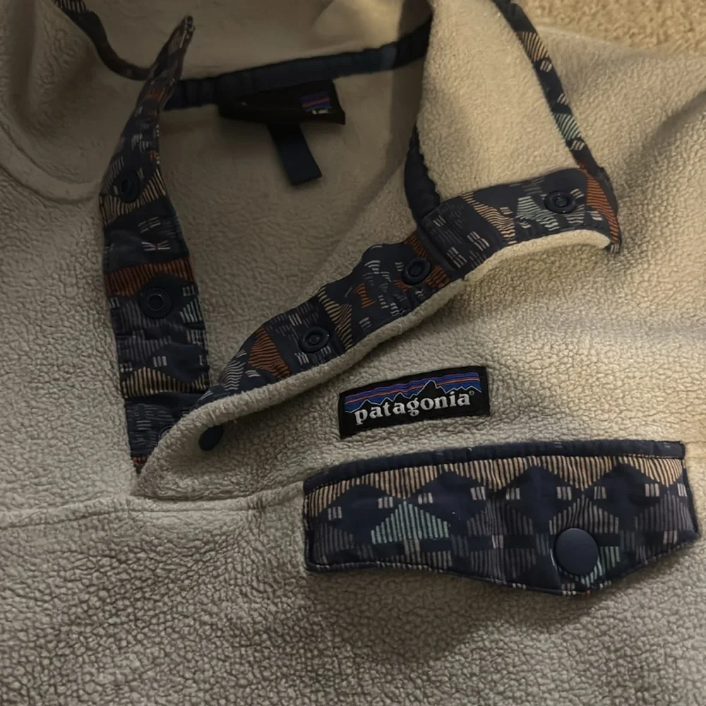 Cream Patagonia snap - Picture 2 of 2
